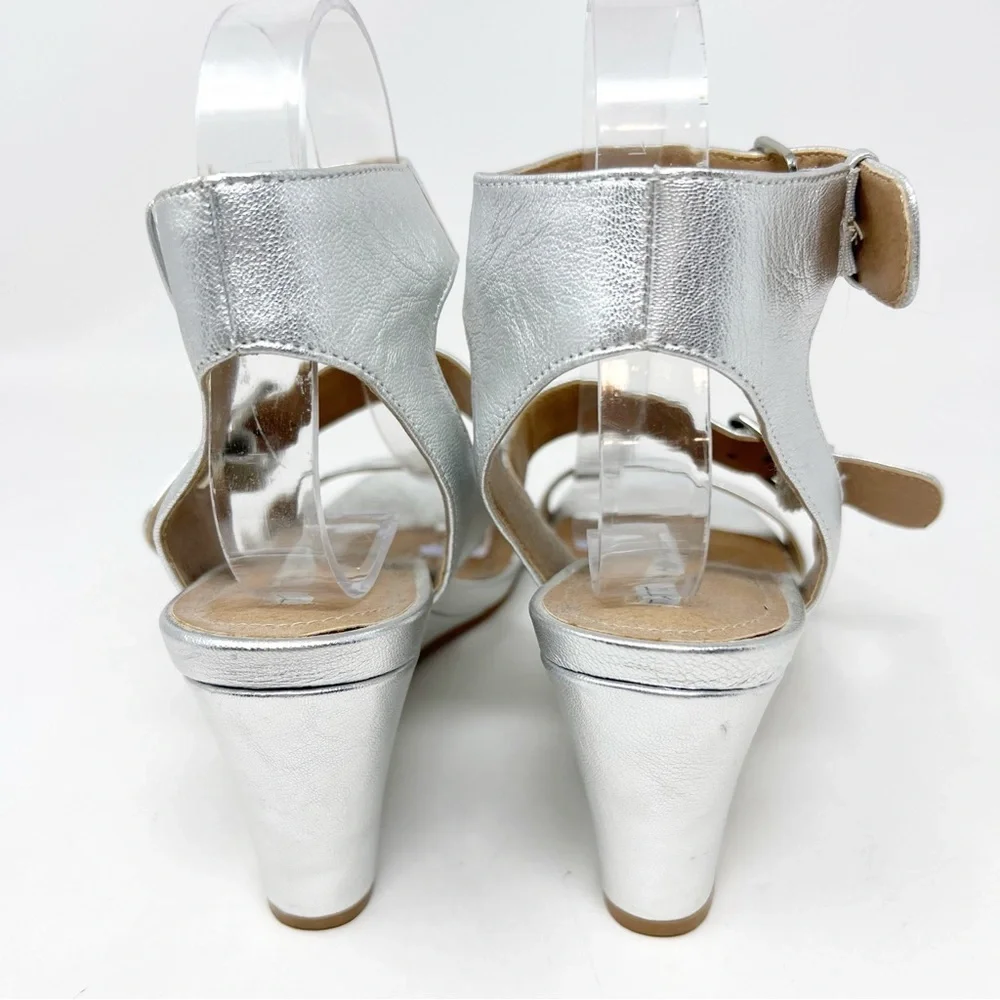 TAHARI SILVER FIONA WEDGE SANDALS WOMENS SZ 8